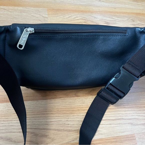 Buckle-Down Disney Signature Black Fanny Pack - Picture 7 of 8